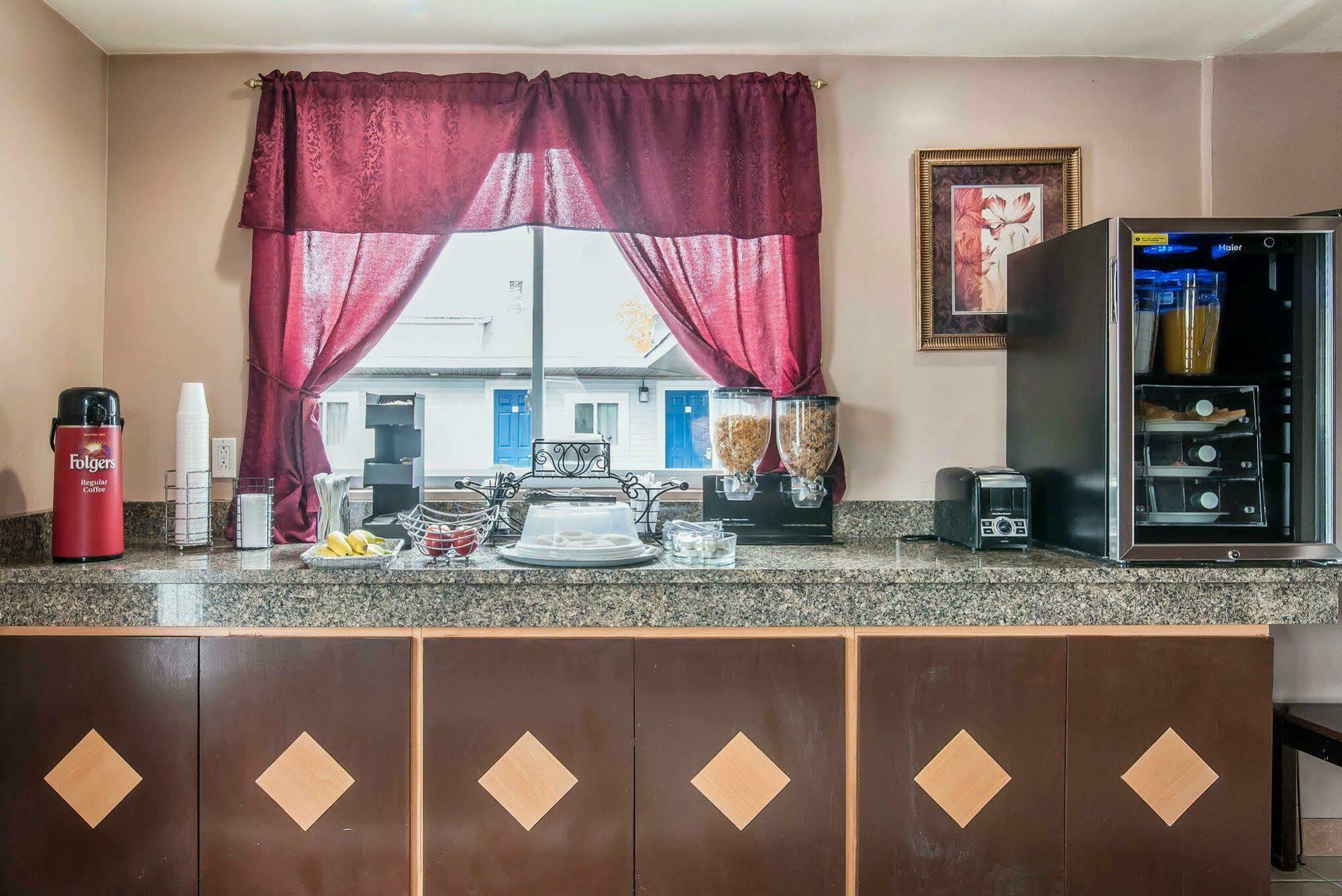 Royal Inn Claremont Ngoại thất bức ảnh